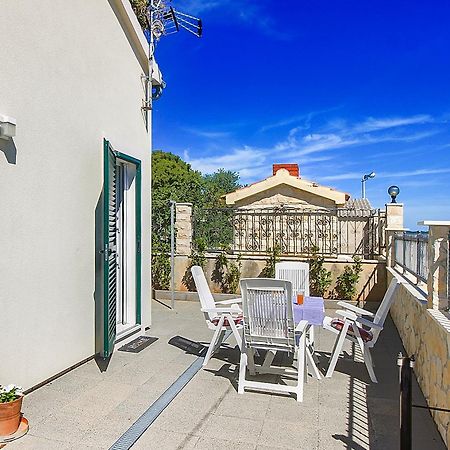 Riva Apartment Krapanj Bagian luar foto