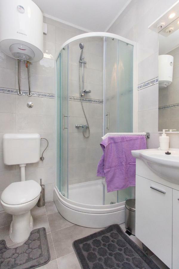 Riva Apartment Krapanj Bagian luar foto