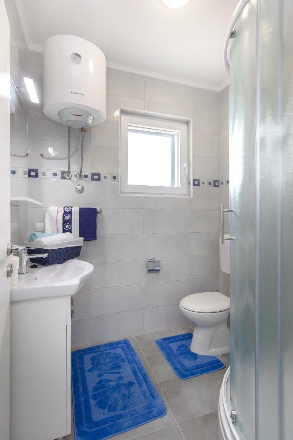 Riva Apartment Krapanj Bagian luar foto