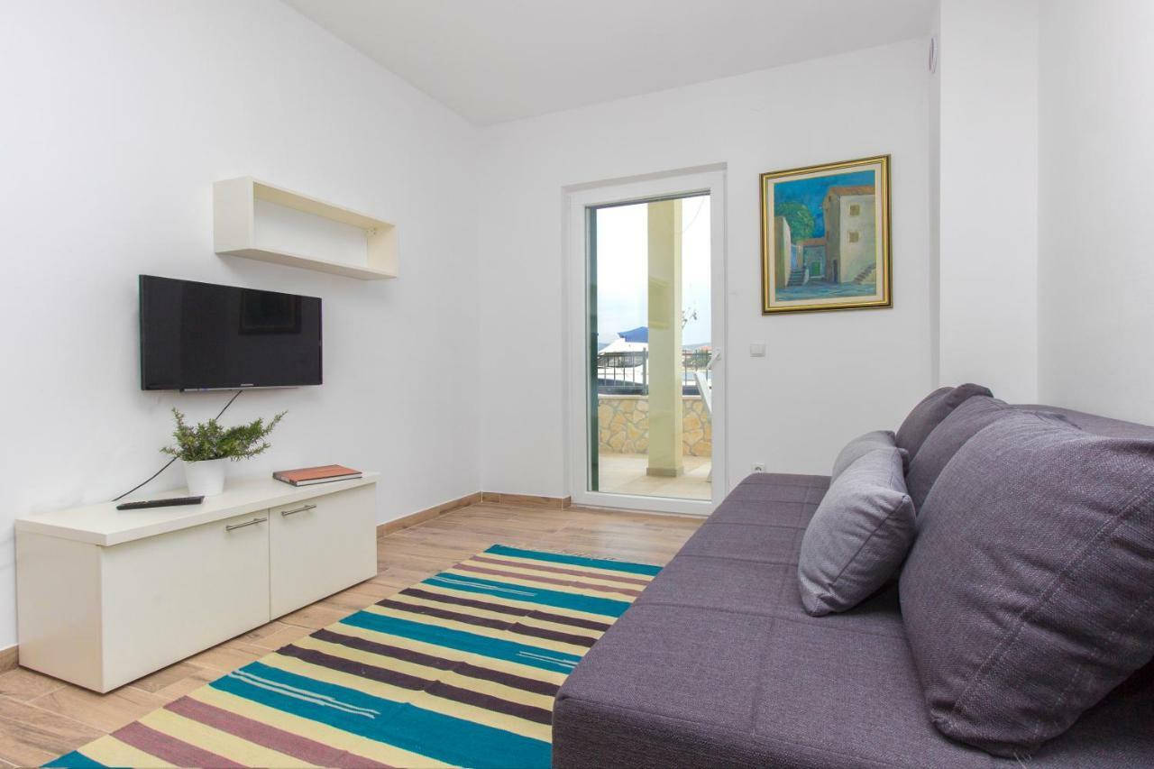 Riva Apartment Krapanj Bagian luar foto