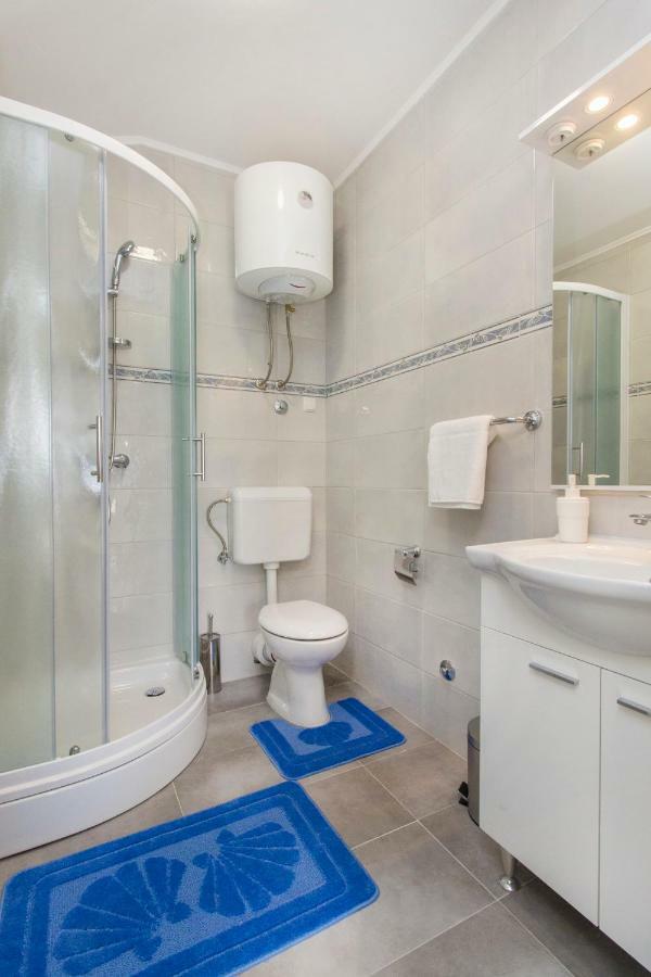 Riva Apartment Krapanj Bagian luar foto
