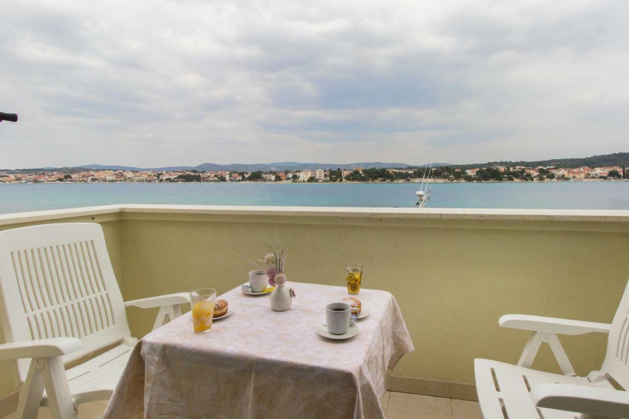 Riva Apartment Krapanj Bagian luar foto